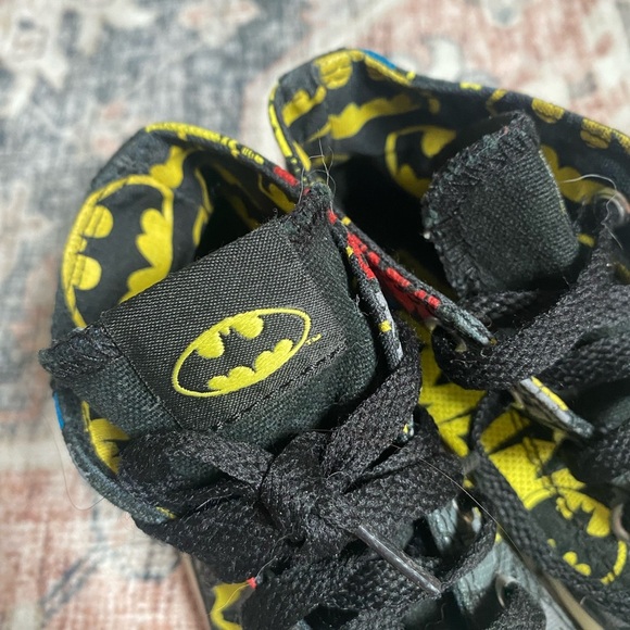 Converse x Batman Graphic High-Tops - Picture 3 of 5